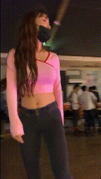 这是隔壁王姐躲在床底下了吗？